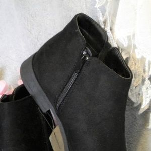 🍃Women's/Kid’s Ankle Boots 6 Black Suede ~ Bobby Brooks
